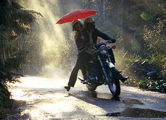 riding-in-the-rain-on-a-motorcycle
